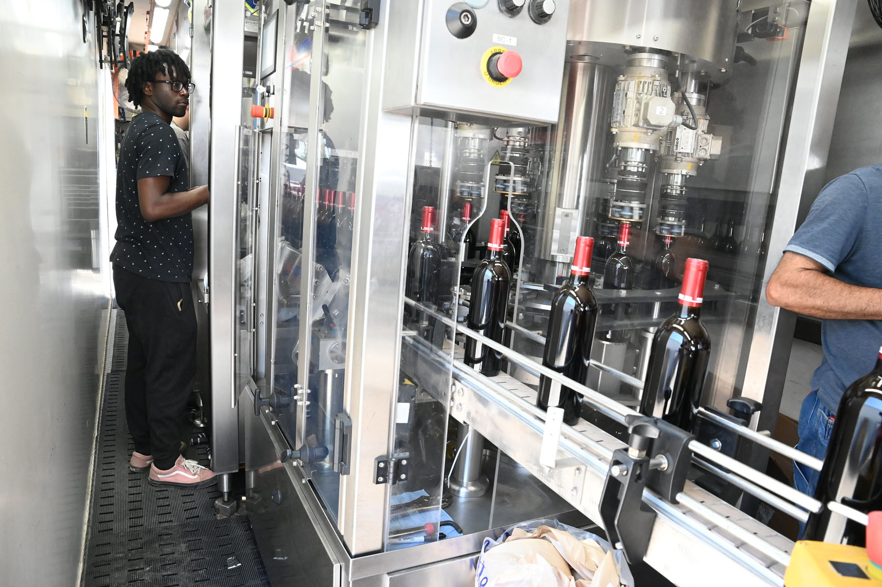 Labeling red wine